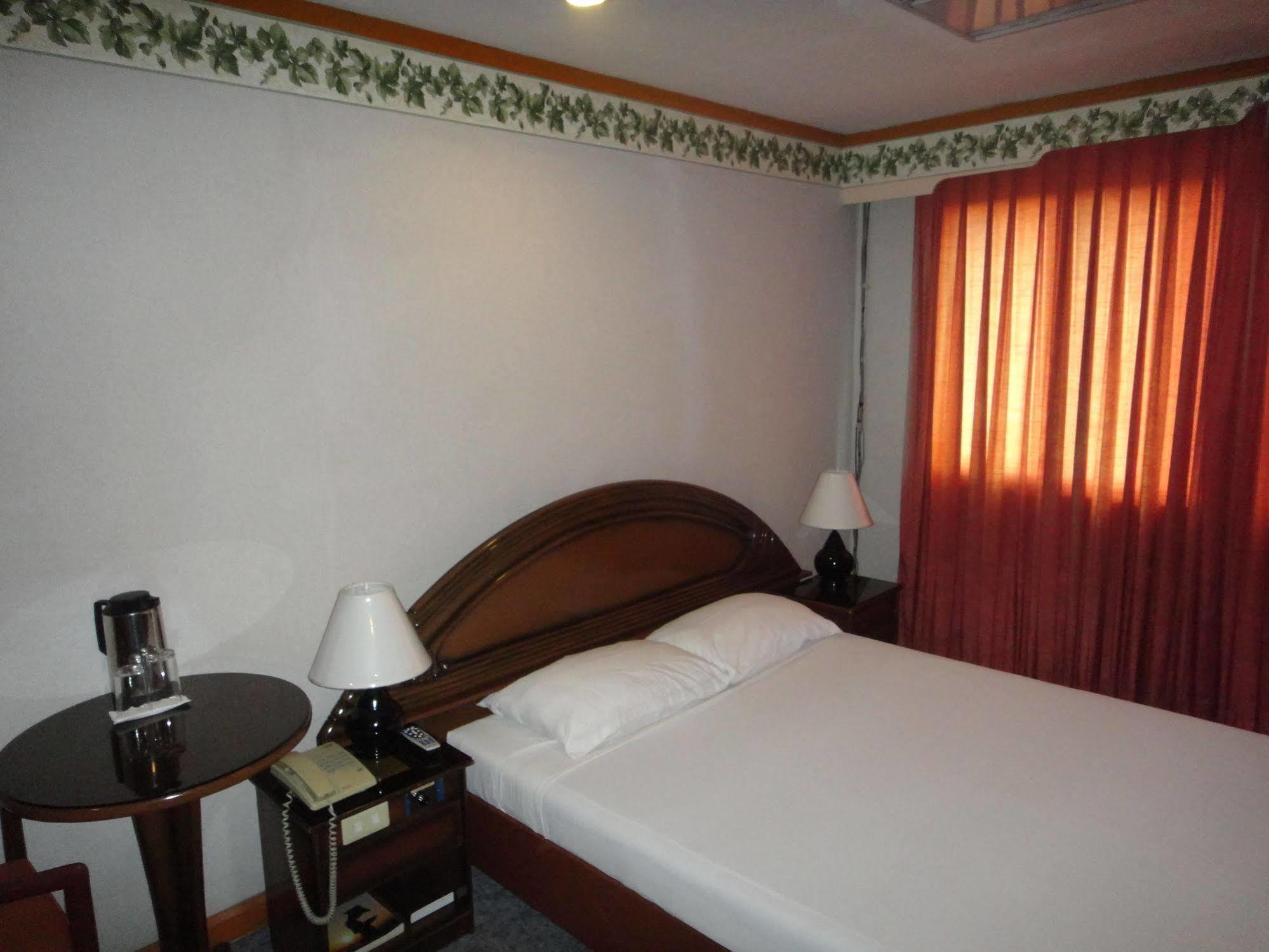 Holiday Plaza Hotel Cebu Εξωτερικό φωτογραφία