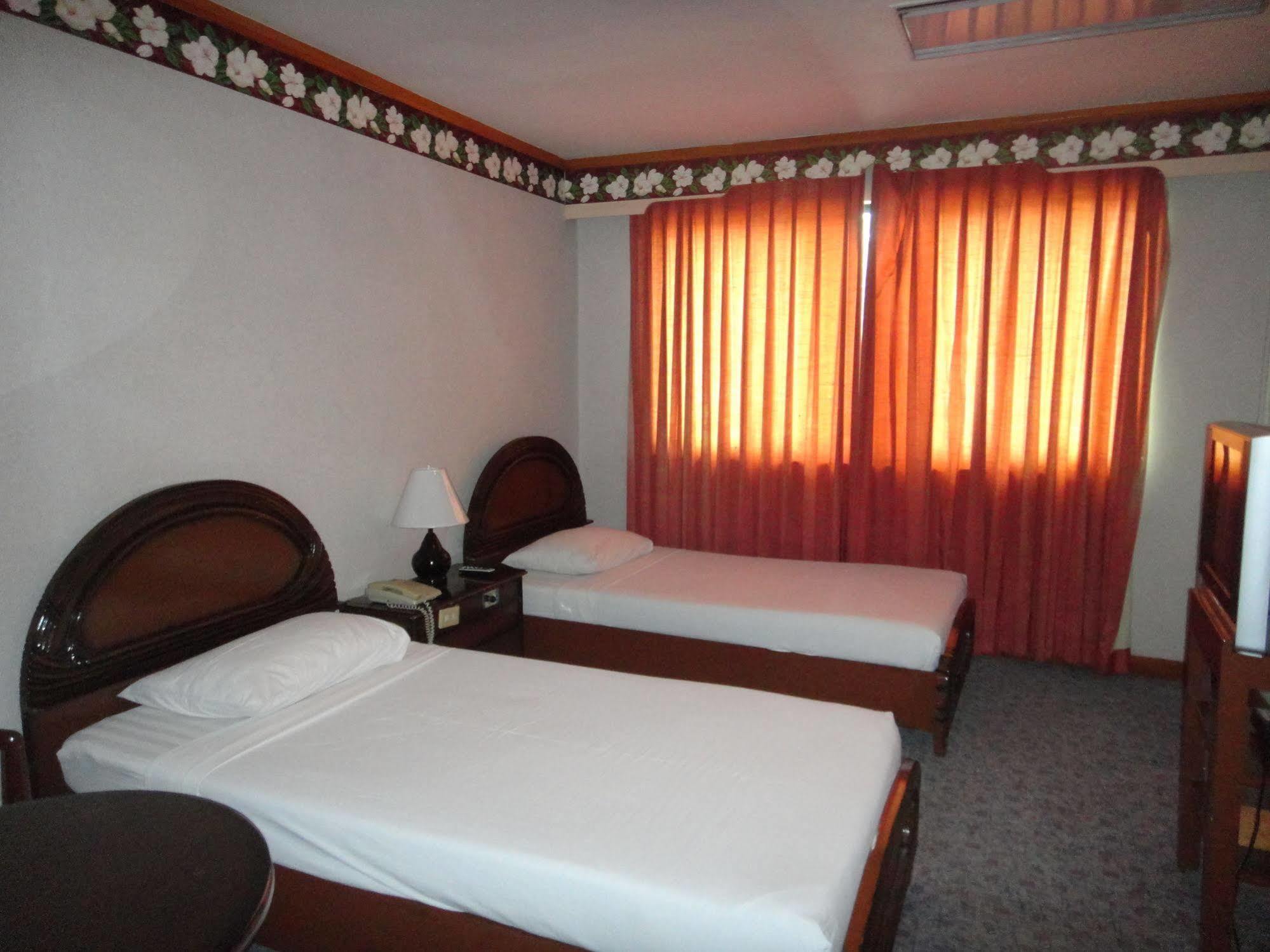 Holiday Plaza Hotel Cebu Εξωτερικό φωτογραφία