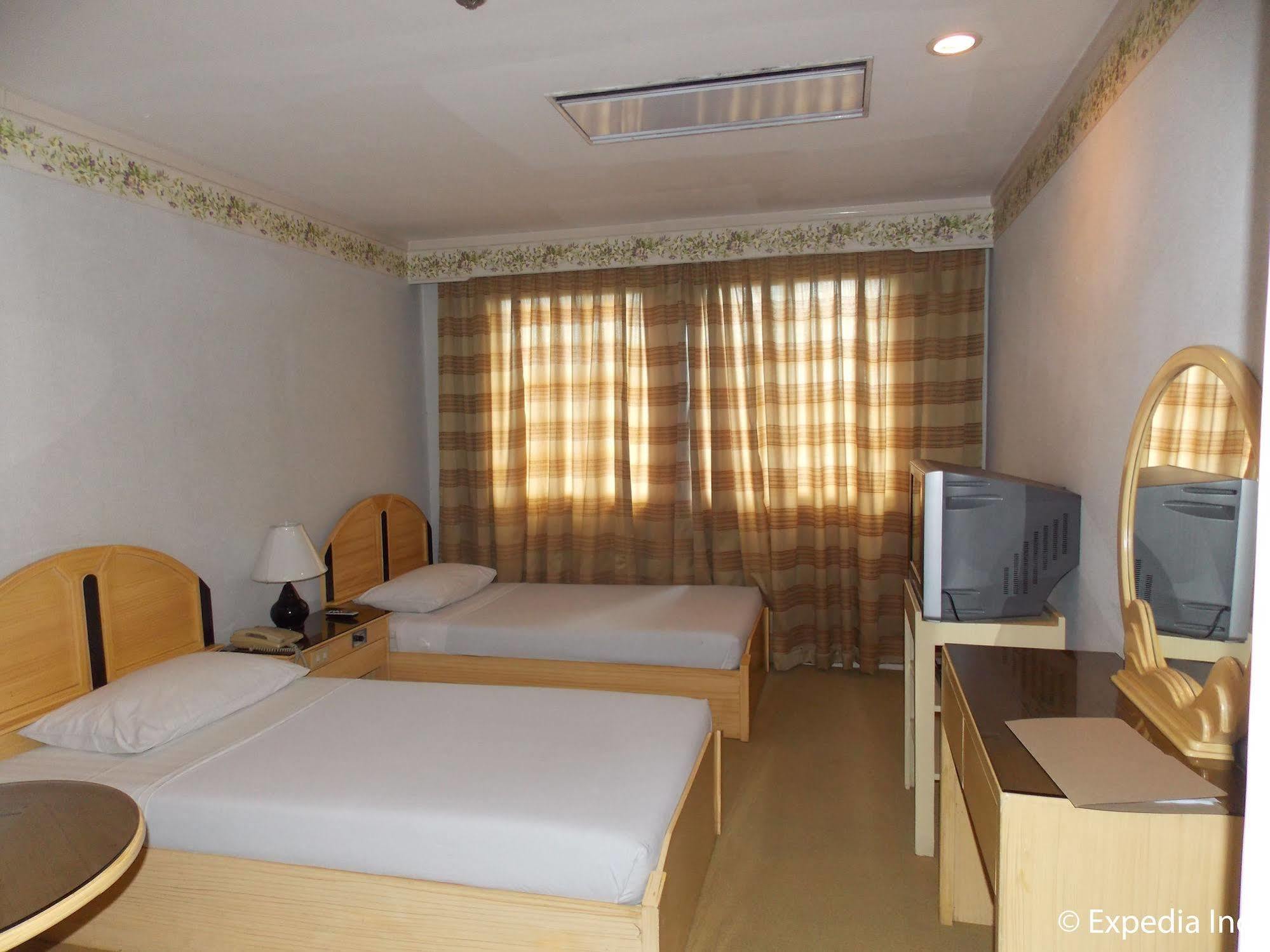 Holiday Plaza Hotel Cebu Εξωτερικό φωτογραφία