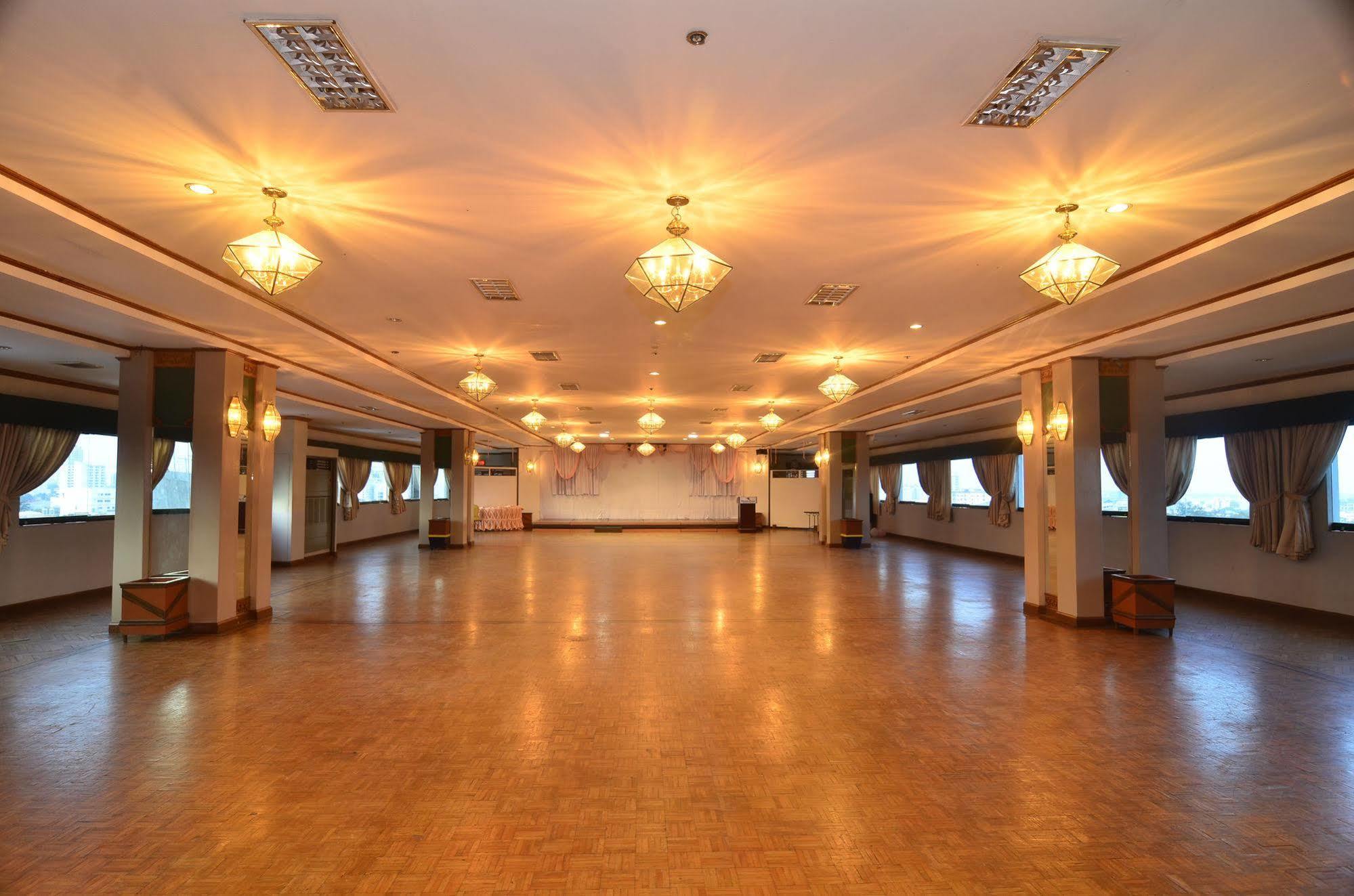Holiday Plaza Hotel Cebu Εξωτερικό φωτογραφία