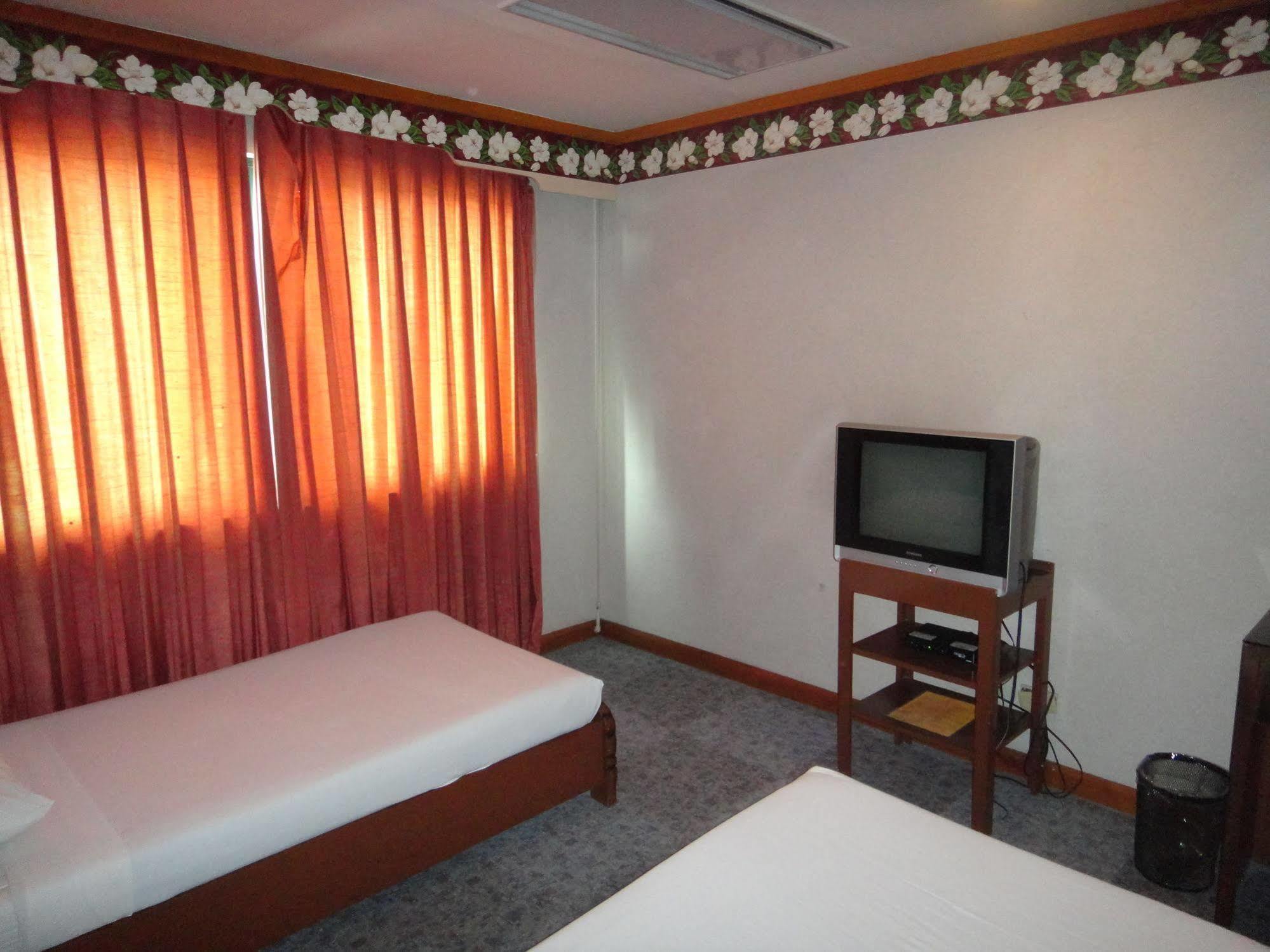 Holiday Plaza Hotel Cebu Εξωτερικό φωτογραφία
